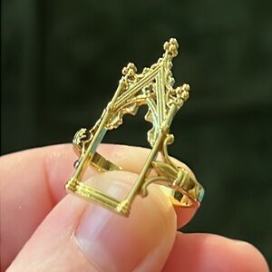 Size 7 Gothic cathedral arched window style gold tone ring